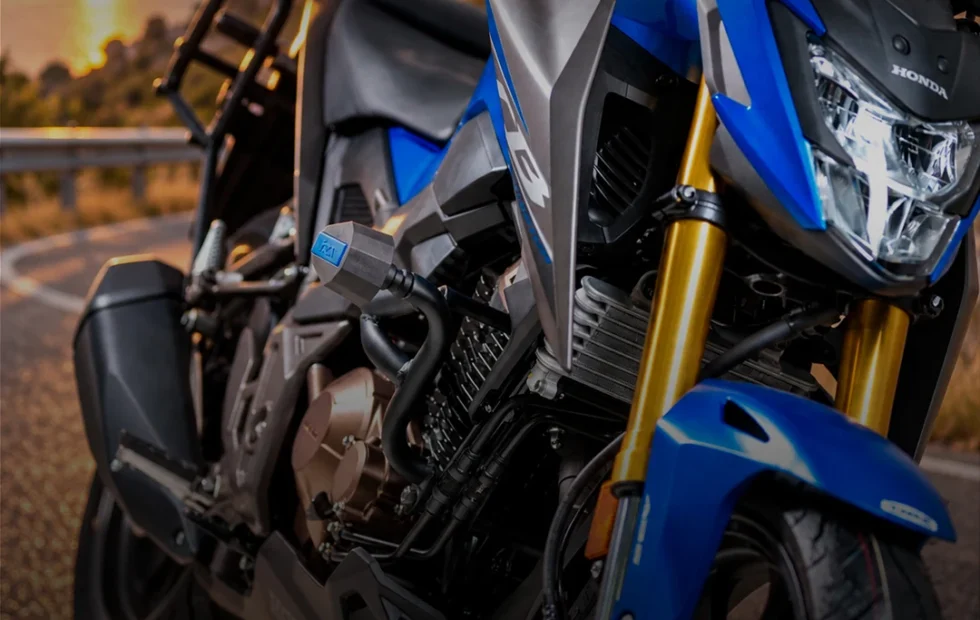 Accesorios para la Honda Twister CB 300F: qué ofrece IRA Racing. Fotografía editorial relacionada con accesorios Honda Twister CB 300F. publicada en Noticias Web