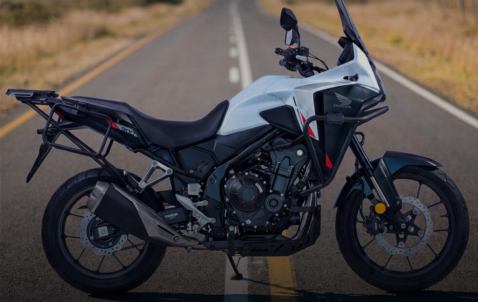 Cómo preparar una Honda NX500 para viajar con equipaje y protección. Imagen destacada sobre Honda NX500 para viajar. publicada en Noticias Web