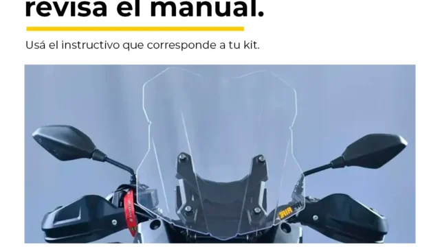 Cómo revisar el manual antes de instalar un parabrisas en la moto. Fotografía editorial relacionada con manual del parabrisas. publicada en Noticias Web