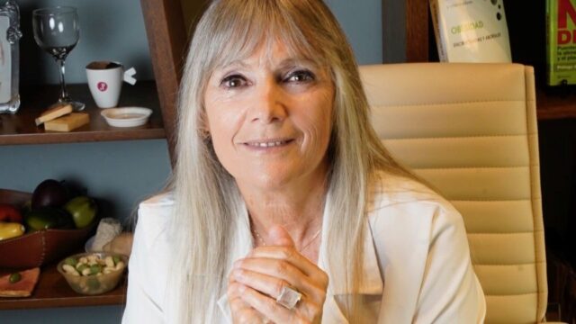 Dietas restrictivas: cómo pueden alimentar el ciclo de atracones. Fotografía editorial relacionada con dietas restrictivas y atracones. publicada en Noticias Web