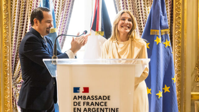 Francia distinguió a Amalia Amoedo por su aporte al arte y la cultura. Fotografía editorial relacionada con distinción francesa a Amalia Amoedo. publicada en Noticias Web