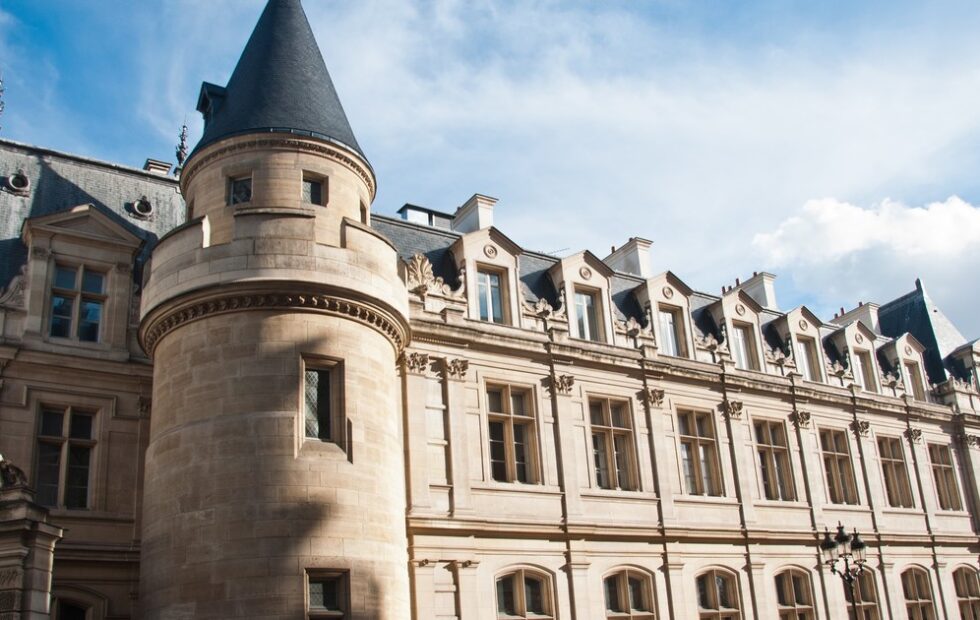 La Conciergerie: de palacio real a prisión de María Antonieta. Fotografía editorial relacionada con Conciergerie de París. publicada en Noticias Web