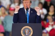 La crítica a Trump por sus videos con IA y su acercamiento a Putin. Fotografía editorial relacionada con crítica a Trump por videos con IA. publicada en Noticias Web