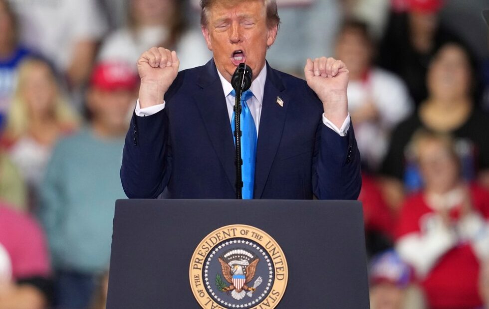 La crítica a Trump por sus videos con IA y su acercamiento a Putin. Fotografía editorial relacionada con crítica a Trump por videos con IA. publicada en Noticias Web