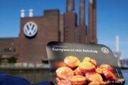 La pieza más vendida de Volkswagen no tiene ruedas: es una salchicha. Fotografía editorial relacionada con salchicha de Volkswagen. publicada en Noticias Web