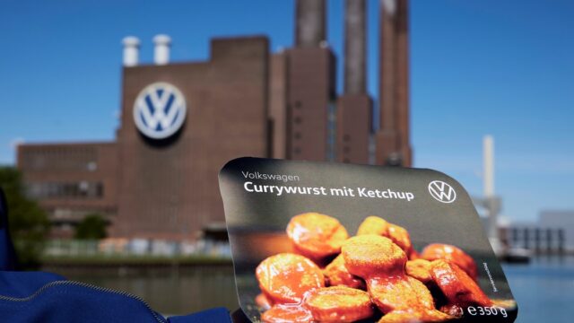 La pieza más vendida de Volkswagen no tiene ruedas: es una salchicha. Fotografía editorial relacionada con salchicha de Volkswagen. publicada en Noticias Web