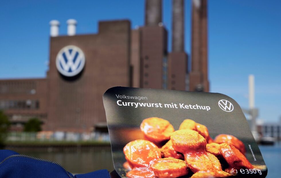 La pieza más vendida de Volkswagen no tiene ruedas: es una salchicha. Fotografía editorial relacionada con salchicha de Volkswagen. publicada en Noticias Web