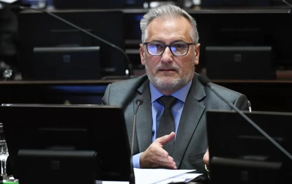 Lewandowski cuestionó a Pullaro por respaldar a Milei ante la crisis industrial. Fotografía editorial relacionada con crisis industrial santafesina. publicada en Noticias Web