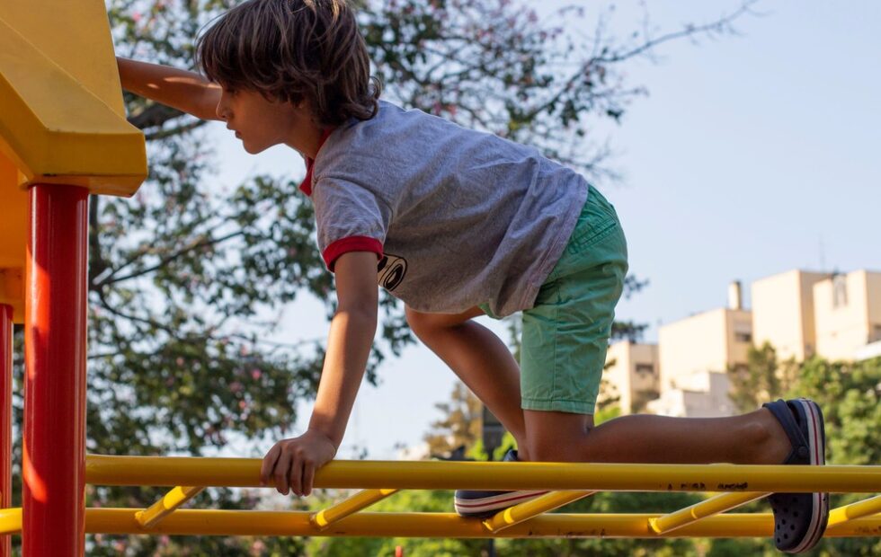 Los chicos hacen más deporte al crecer, pero se mueven menos. Fotografía editorial relacionada con chicos hacen deporte crecer pero. publicada en Noticias Web