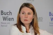 Tatiana Țîbuleac durante la feria Buch Wien de 2023.