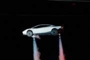 Tesla advierte que la entrega del nuevo Roadster no está garantizada. Fotografía editorial relacionada con contrato del Tesla Roadster. publicada en Noticias Web