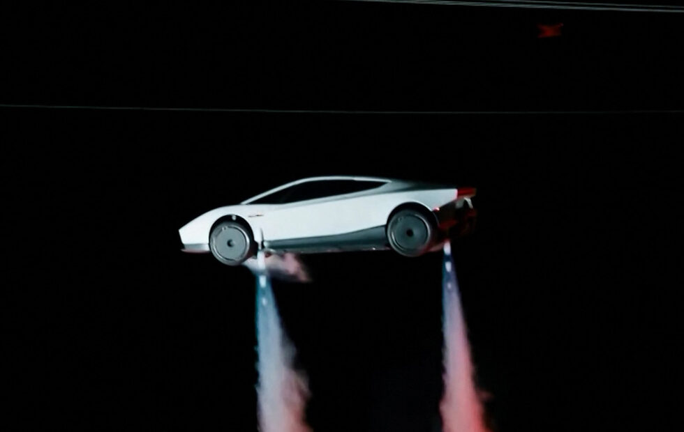 Tesla advierte que la entrega del nuevo Roadster no está garantizada. Fotografía editorial relacionada con contrato del Tesla Roadster. publicada en Noticias Web